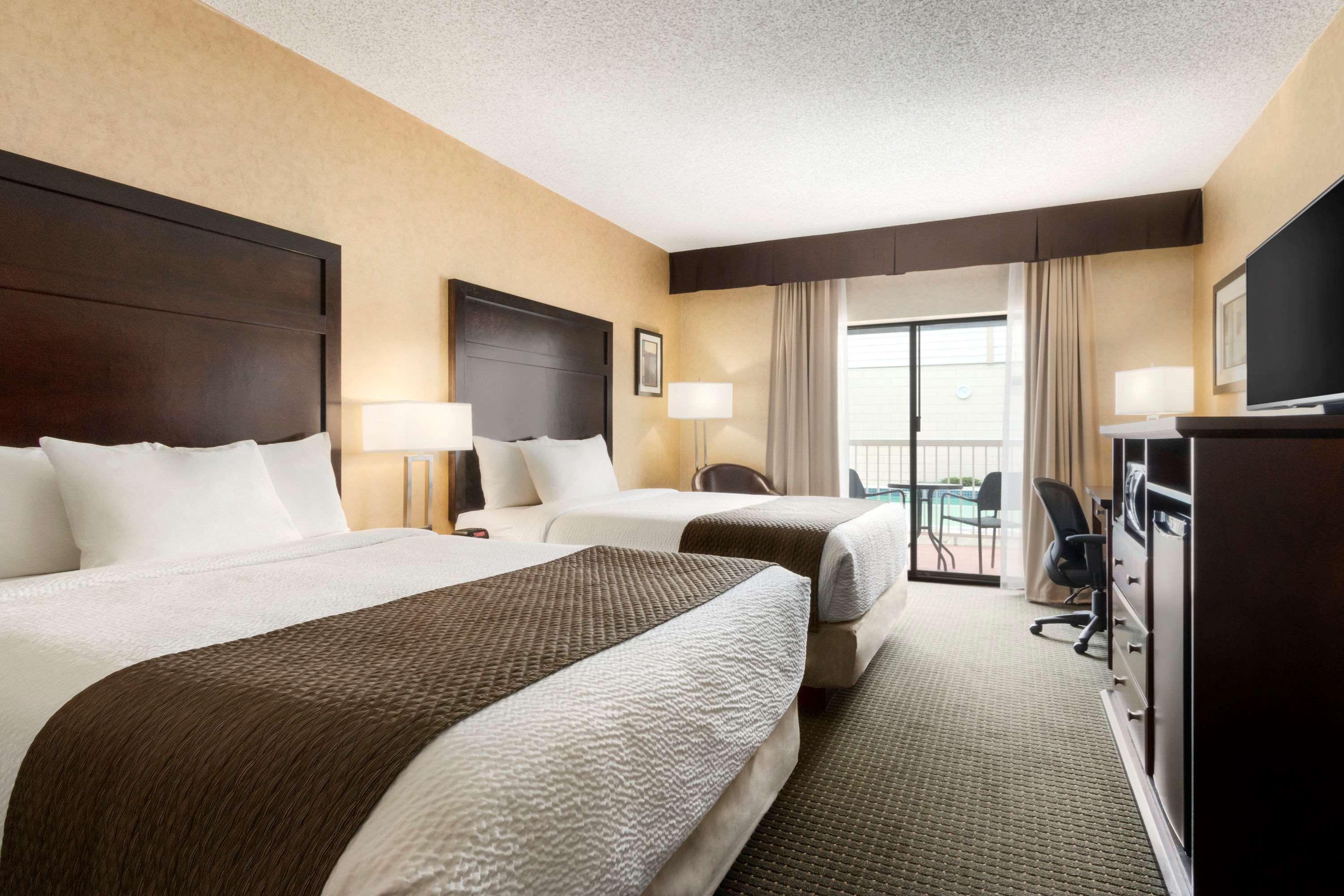 Days Inn By Wyndham Cranbrook Conference Centre Exterior photo