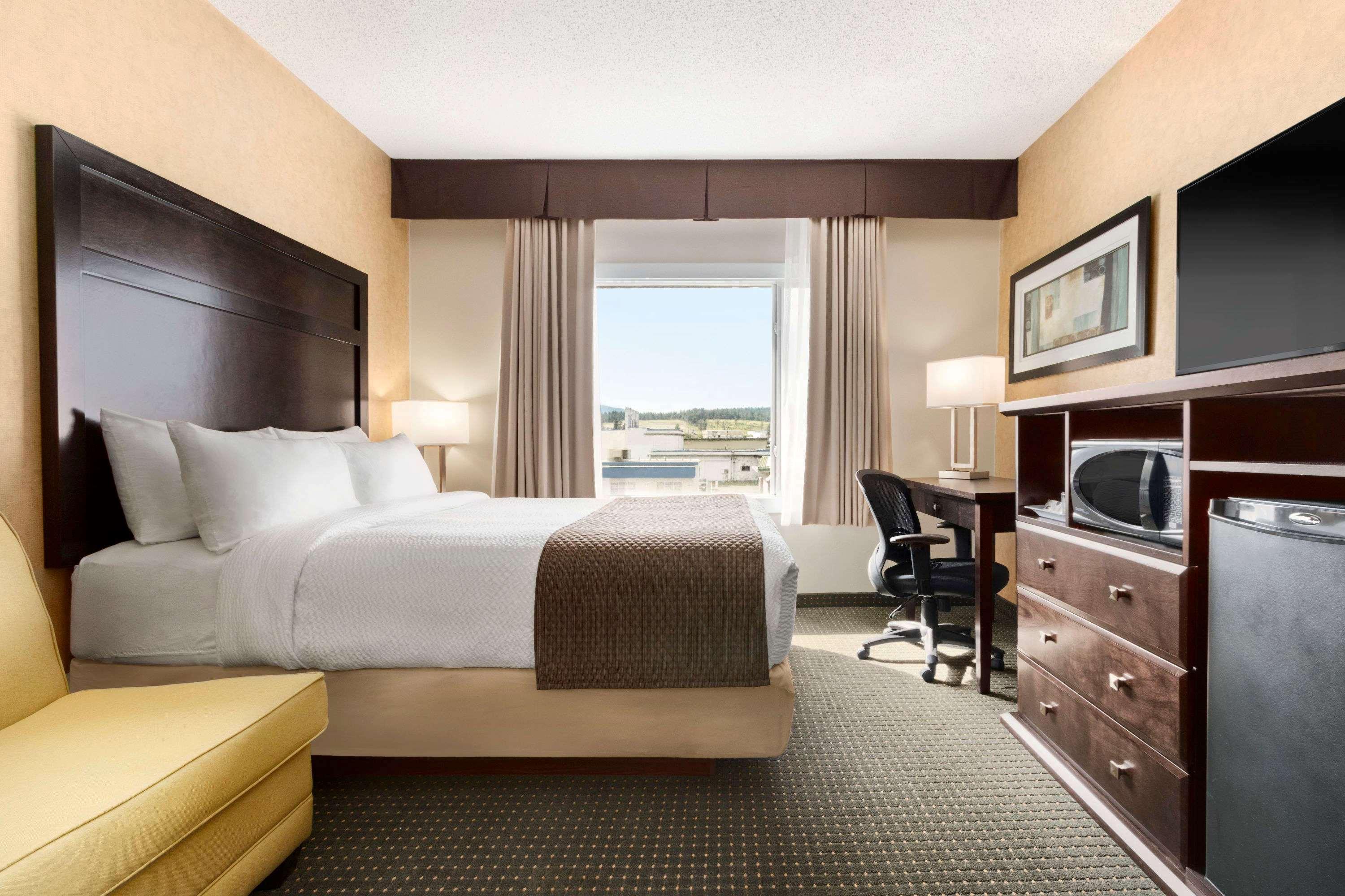 Days Inn By Wyndham Cranbrook Conference Centre Exterior photo