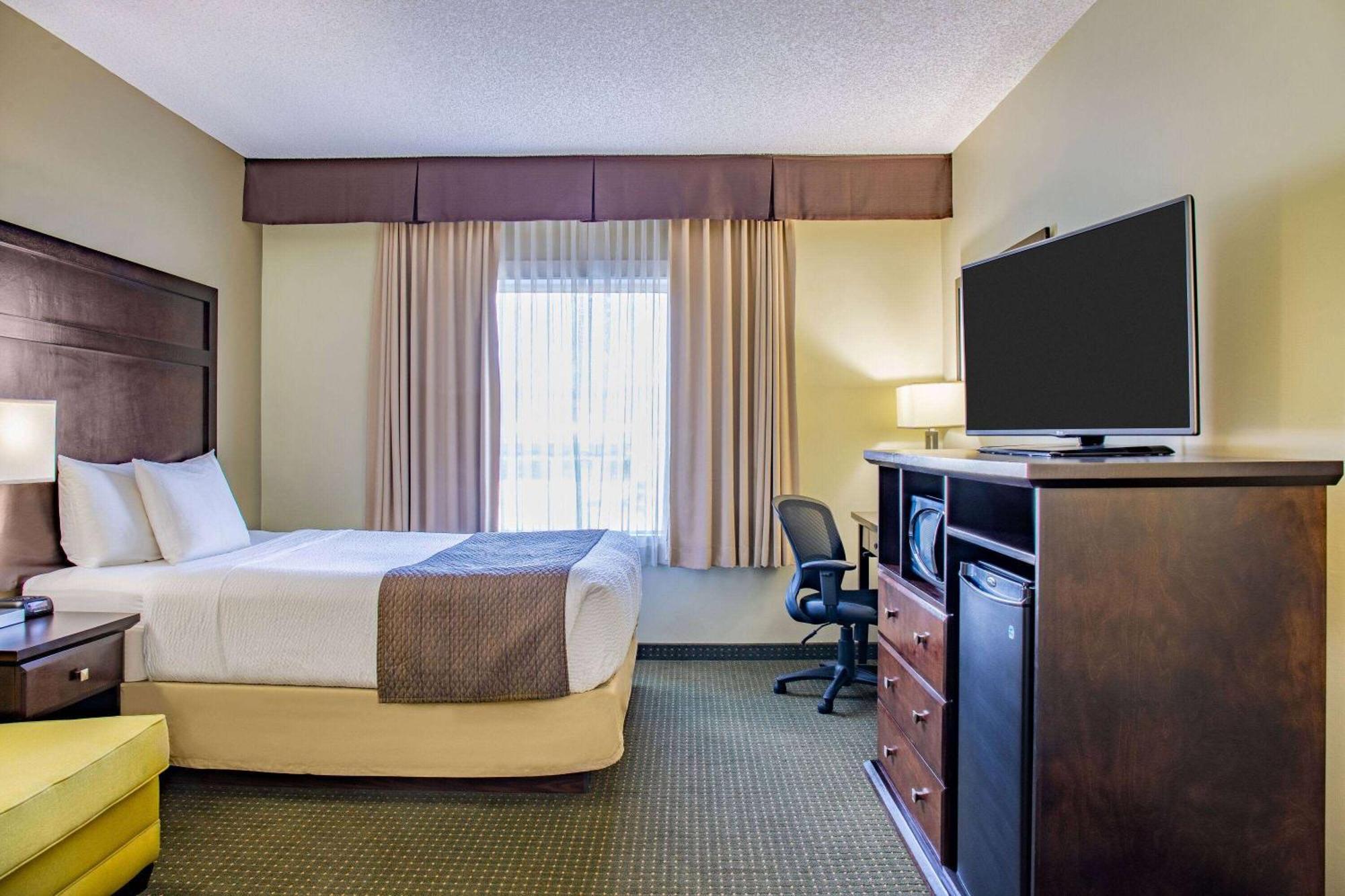 Days Inn By Wyndham Cranbrook Conference Centre Exterior photo