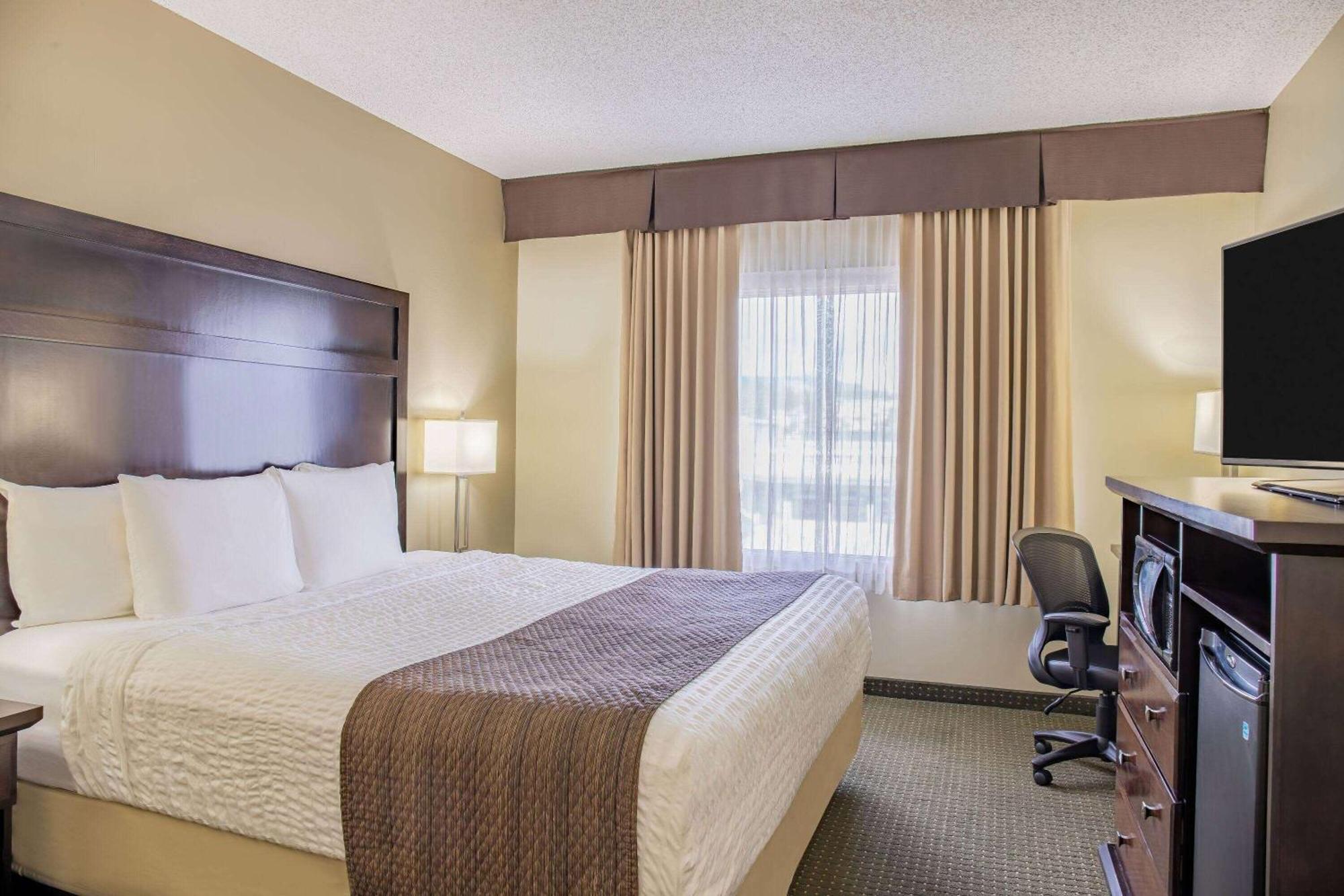 Days Inn By Wyndham Cranbrook Conference Centre Exterior photo