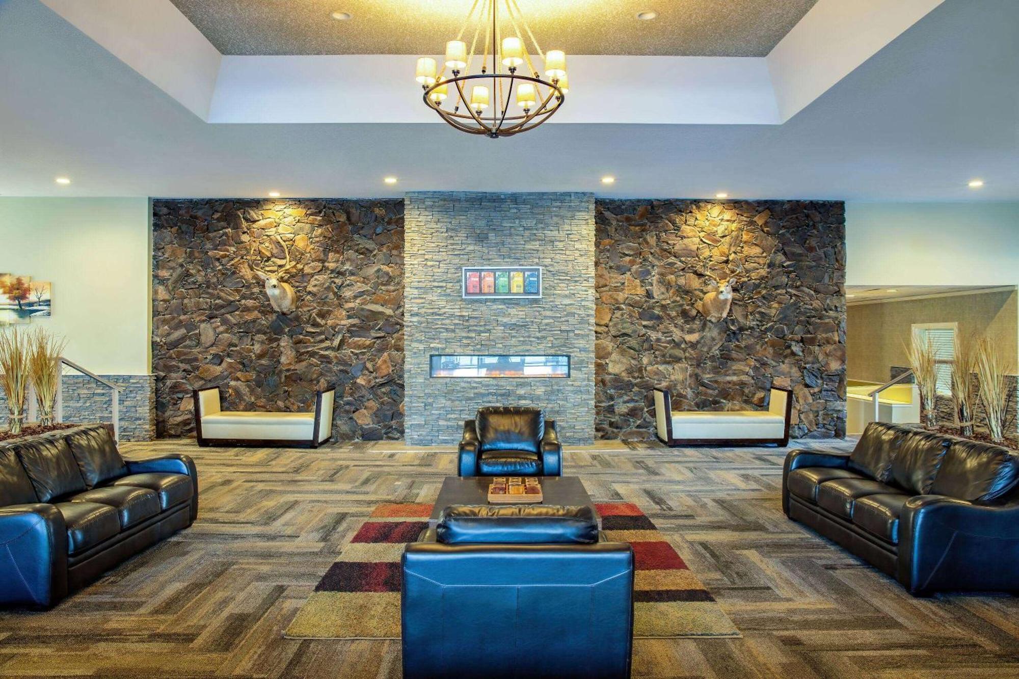 Days Inn By Wyndham Cranbrook Conference Centre Exterior photo