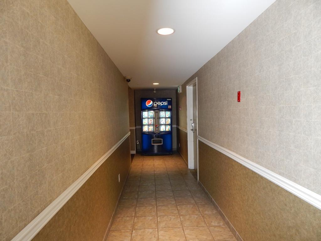 Days Inn By Wyndham Cranbrook Conference Centre Exterior photo